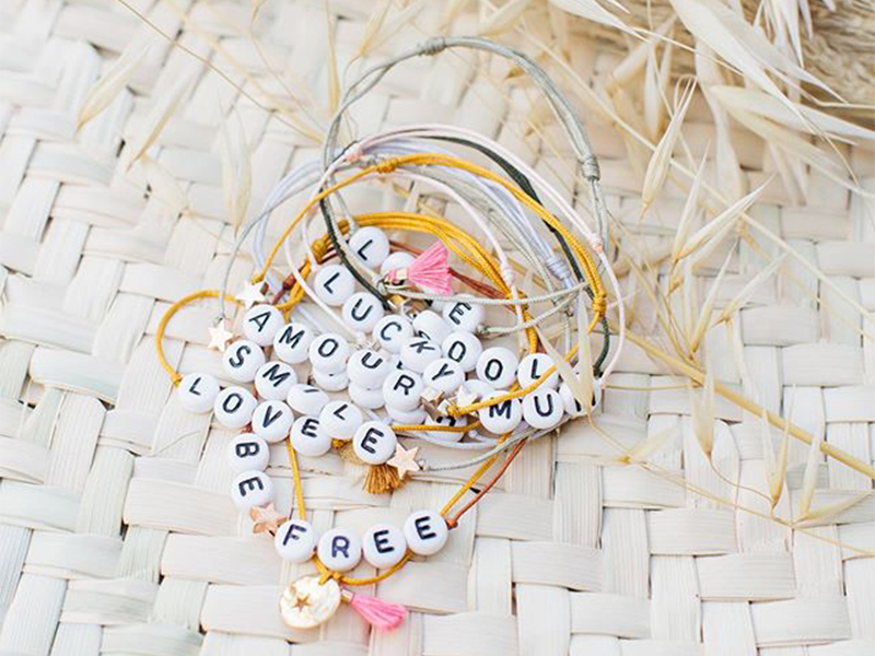 bracelets perles lettres bbuble ban